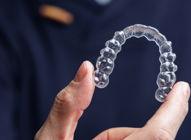 L'orthodontie invisible : avantages et inconv&eacute;nients